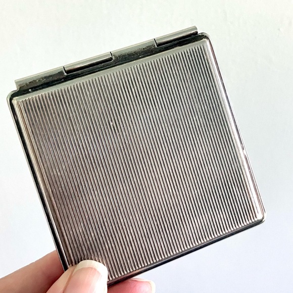 Vintage bikini pinup girl & poodle puppy dog compact pocket mirror - Picture 4 of 4